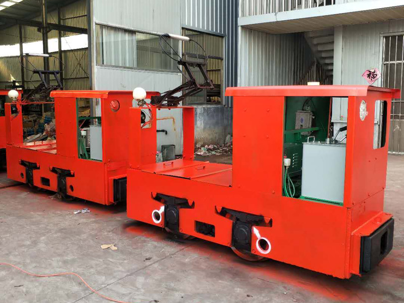 架線(xiàn)電機車(chē)