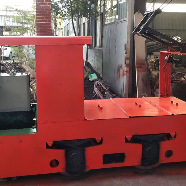 架線(xiàn)電機車(chē)