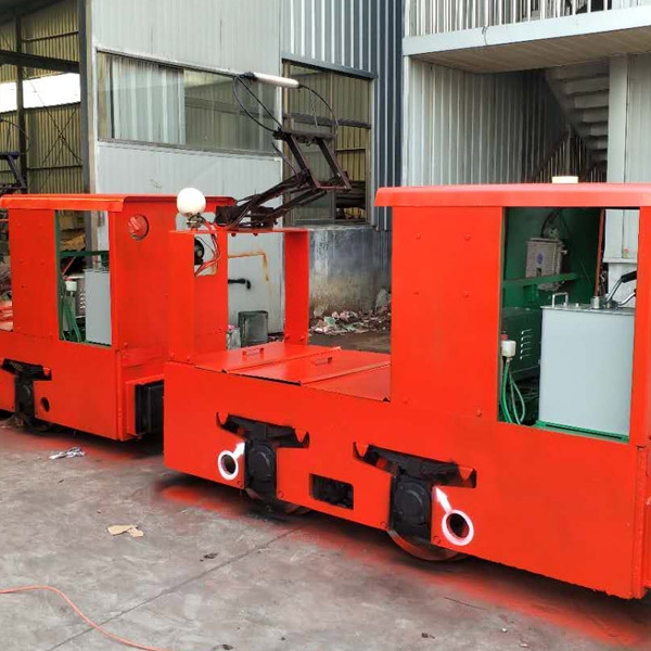 架線(xiàn)電機車(chē)